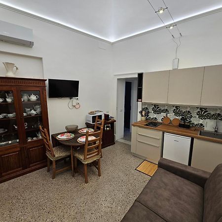 Grey House Apartments Катания Экстерьер фото