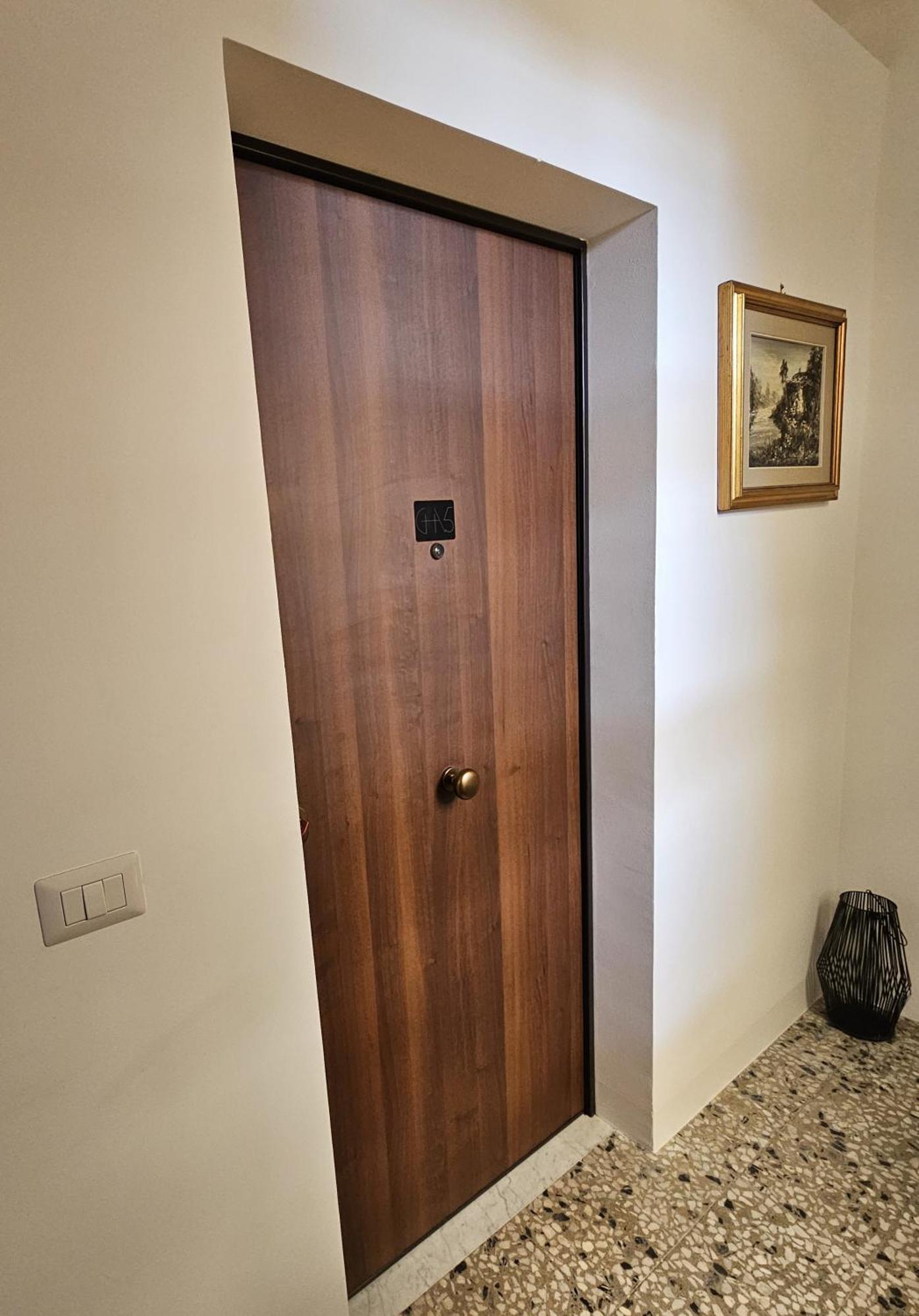 Grey House Apartments Катания Экстерьер фото