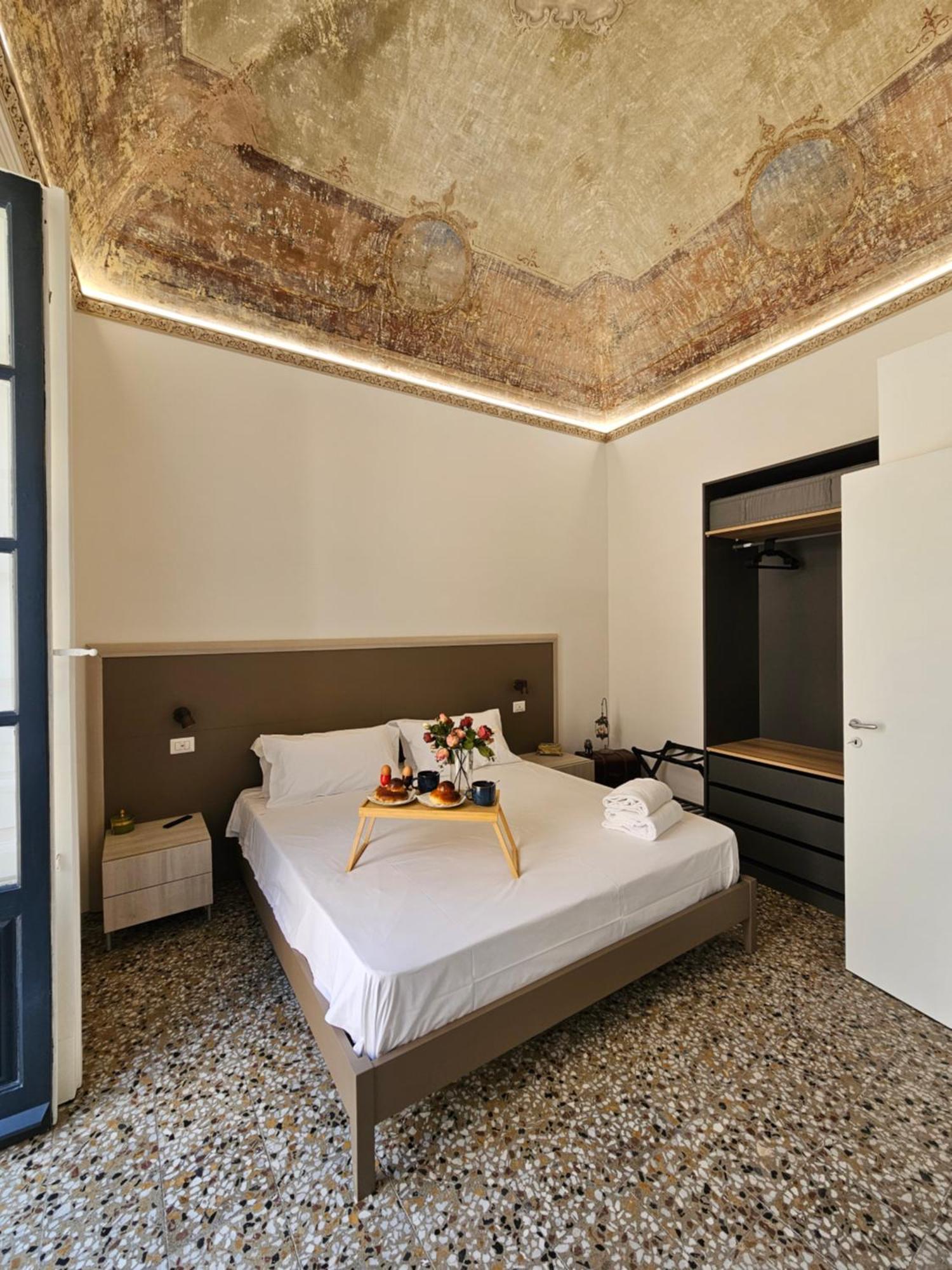 Grey House Apartments Катания Экстерьер фото