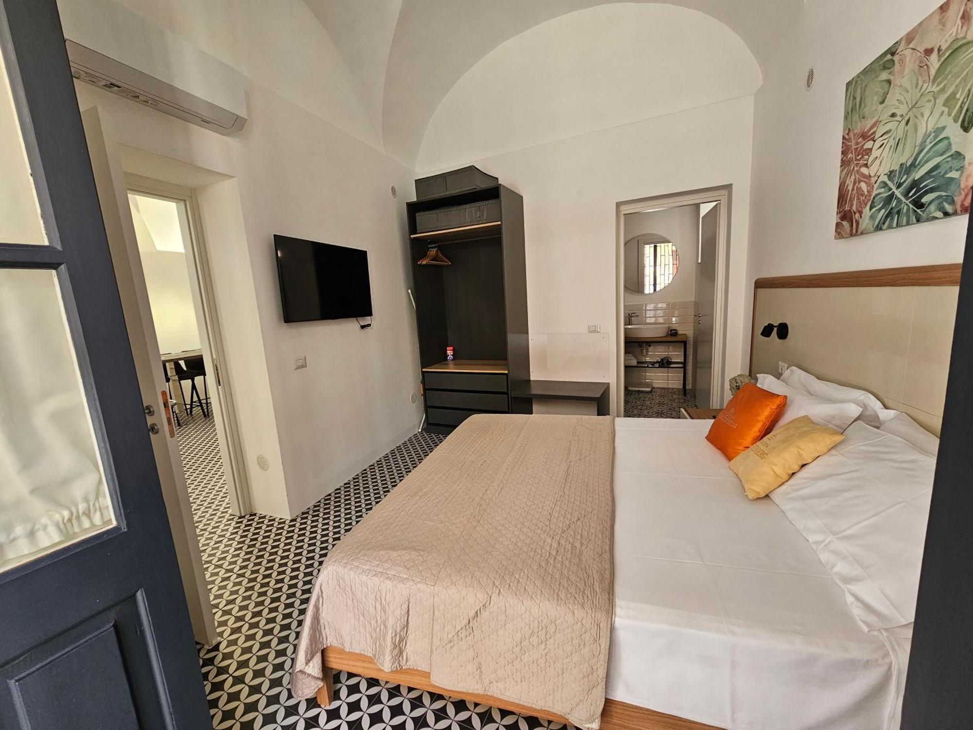 Grey House Apartments Катания Экстерьер фото
