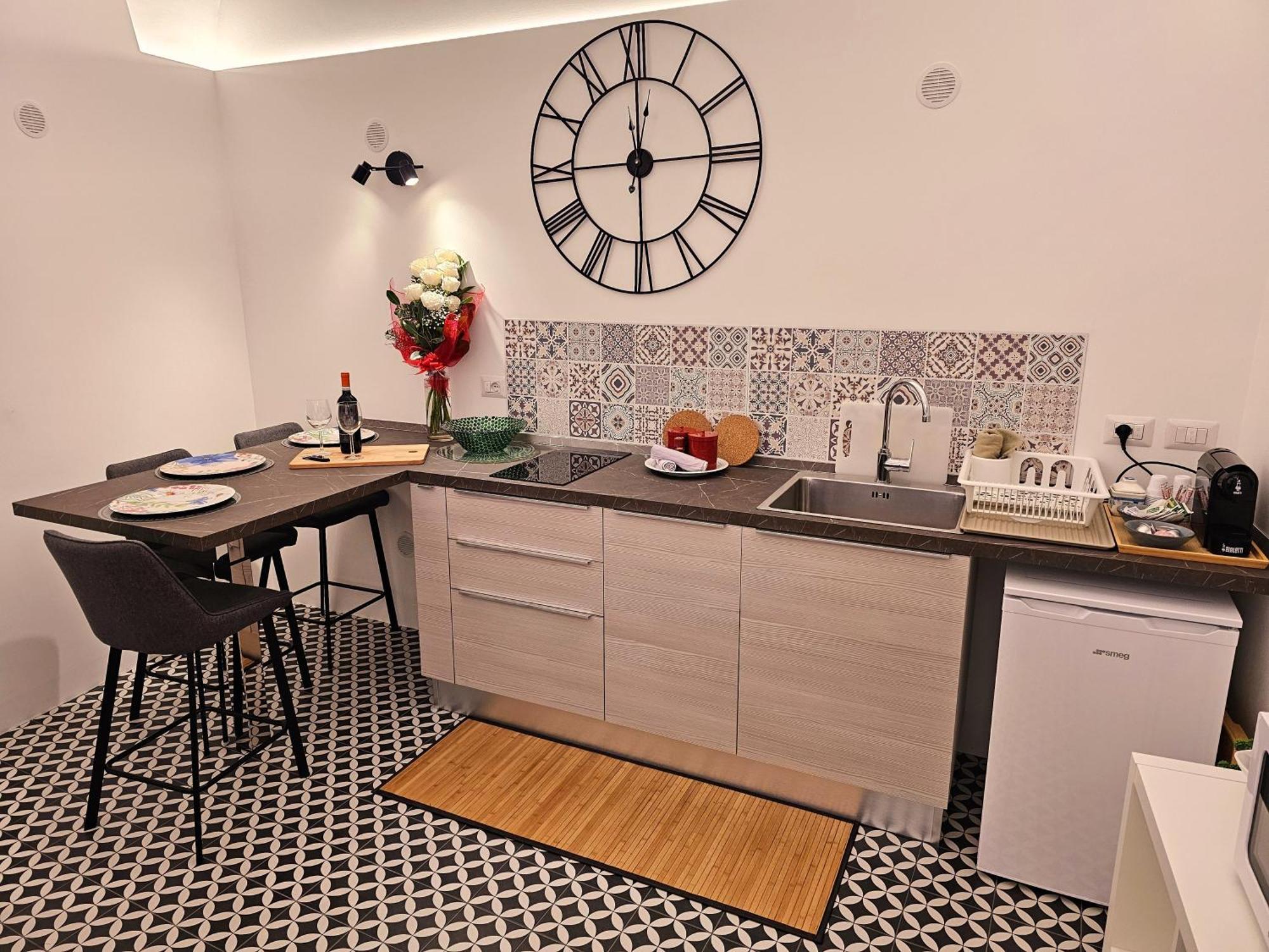 Grey House Apartments Катания Экстерьер фото