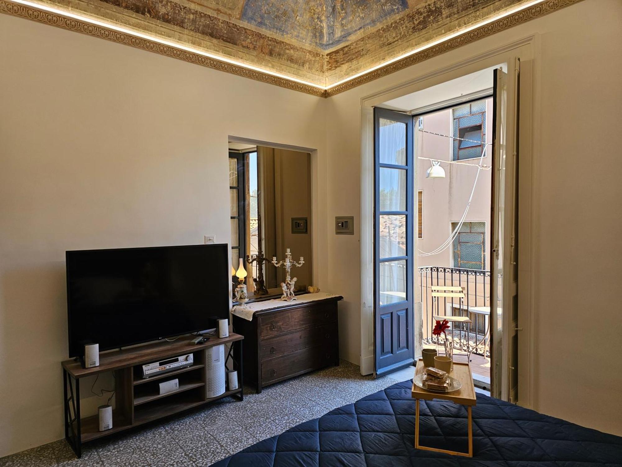 Grey House Apartments Катания Экстерьер фото